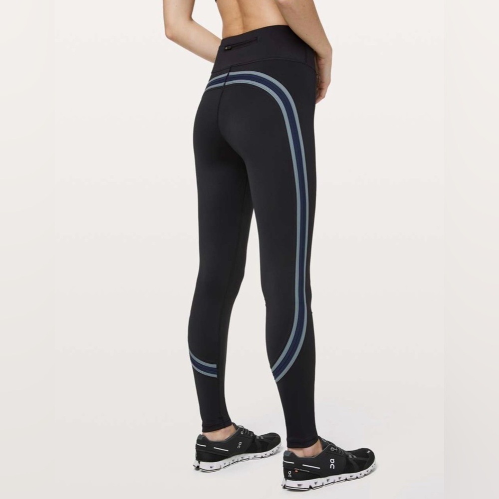 Lululemon Run Crew Tight *28"
Black / True Navy / Steam Blue size 2 EUC